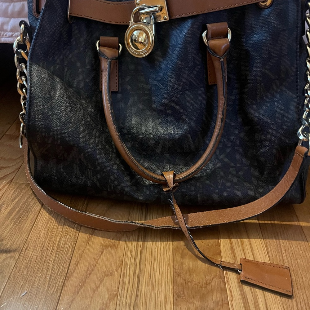 MICHAEL Michael Kors Tan and Brown Shoulder Bag with Gold-Tone Hardware